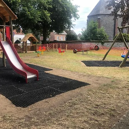 Les Marronniers 4 펜션 디넝